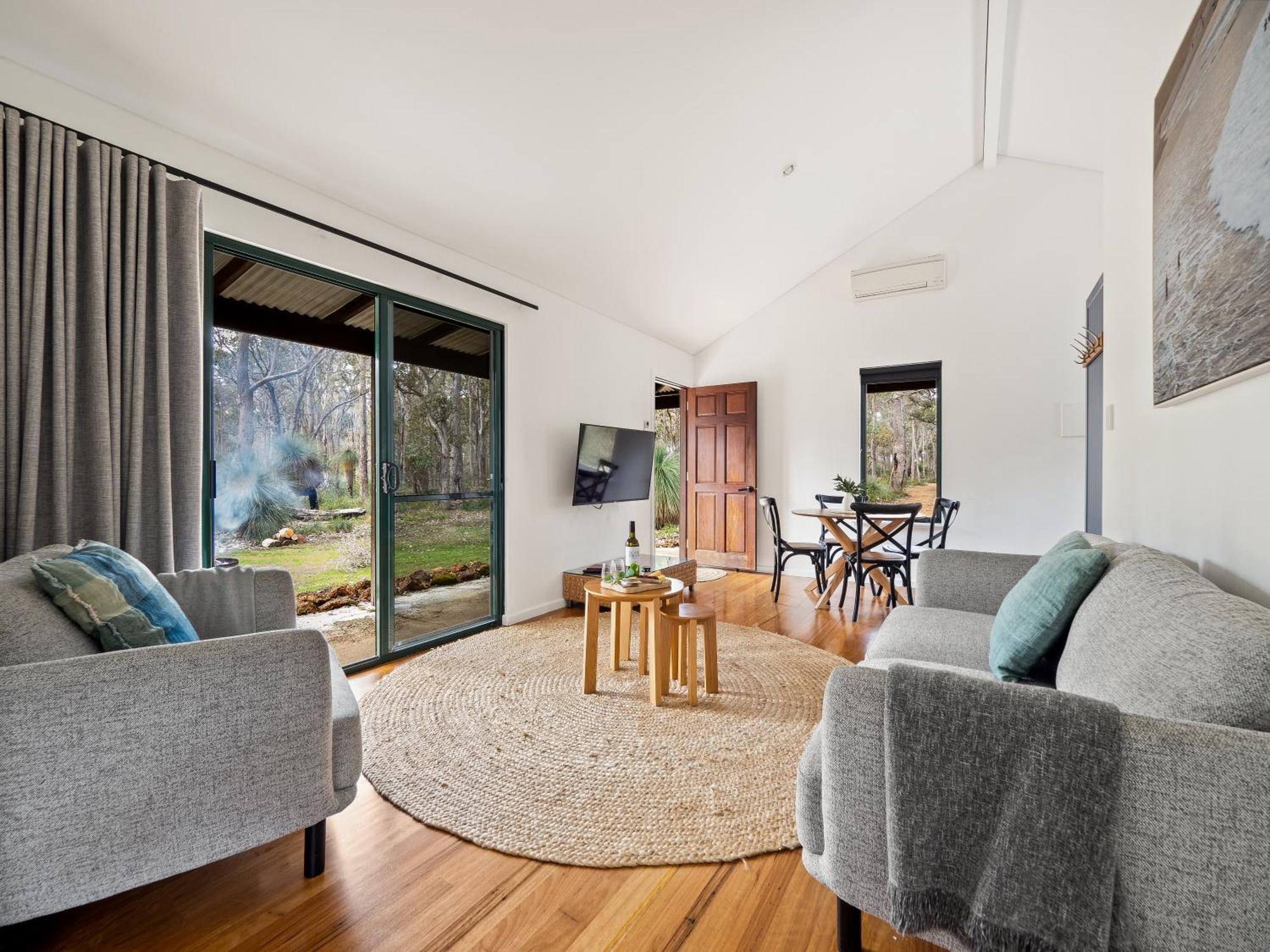 Island Brook Estate Vineyard And Chalets Yelverton Екстериор снимка